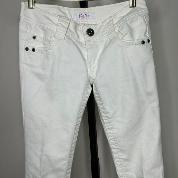 Candies White Jeans- size 1- embroidered pockets, like new, skinny- small flaw - Picture 7 of 7